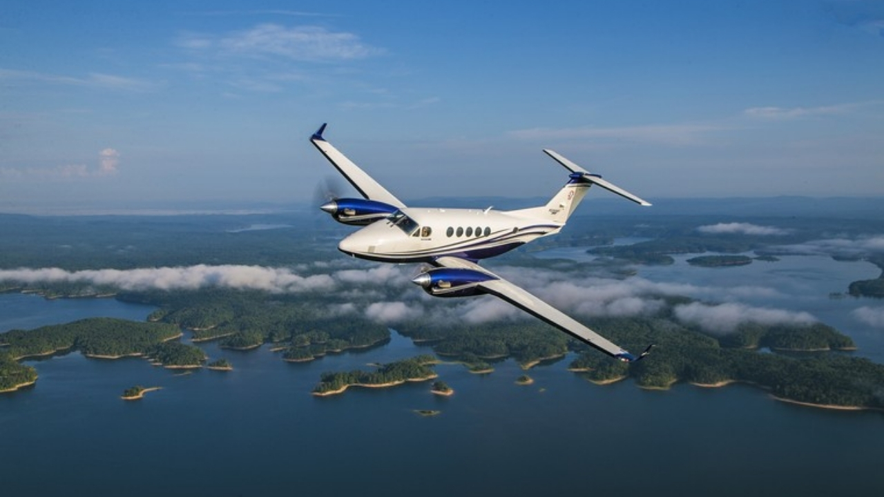 Pernambuco comprou avião de R$ 64,3 milhões para reforçar atendimento aeromédico, mas aeronave virou alvo de polêmica após kit médico ser removido para transportar a governadora em (1)