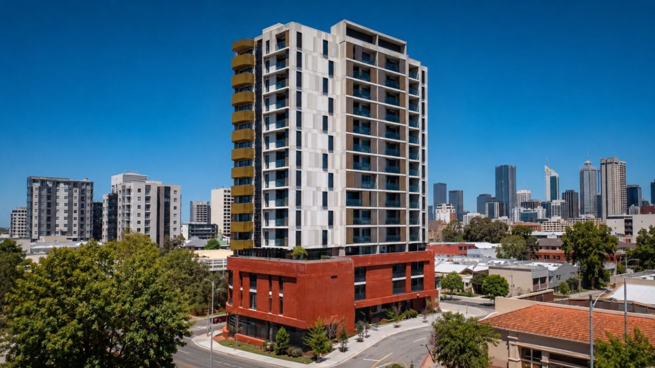 Em Perth, na Austrália, um prédio de 17 andares com 112 apartamentos virou moradia e habitação social para a população de rua, com apoio no local 24 horas.