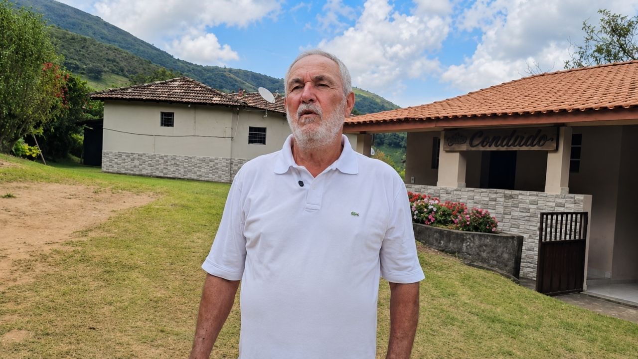 Aos 78 anos, seu Jair mantém na Serra do Condado uma fábrica de queijo de 48 anos, com água de mina e pingo antigo, que rende prêmios em Minas Gerais.
