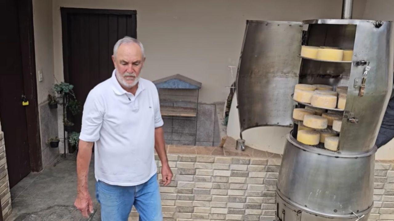 Aos 78 anos, seu Jair mantém na Serra do Condado uma fábrica de queijo de 48 anos, com água de mina e pingo antigo, que rende prêmios em Minas Gerais.