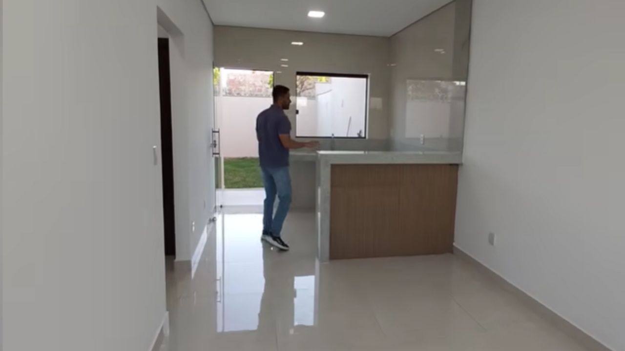 See how building a 60 m² house in Minas Gerais had a real cost below the CUB in a compact construction.