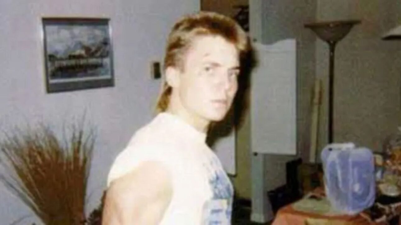 Jason Padgett com visual dos anos 80: 'Aquele estereótipo do idiota que você vê entrando em um bar... Este era eu'
imagem: Jason Padgett/BBC