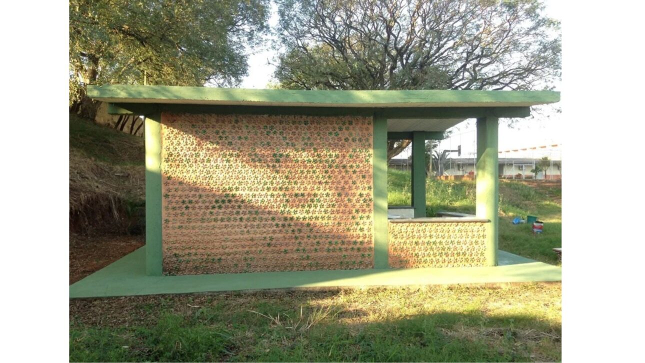 Estudantes brasileiros constroem casa de garrafa PET
imagem: Divulgação/3M
