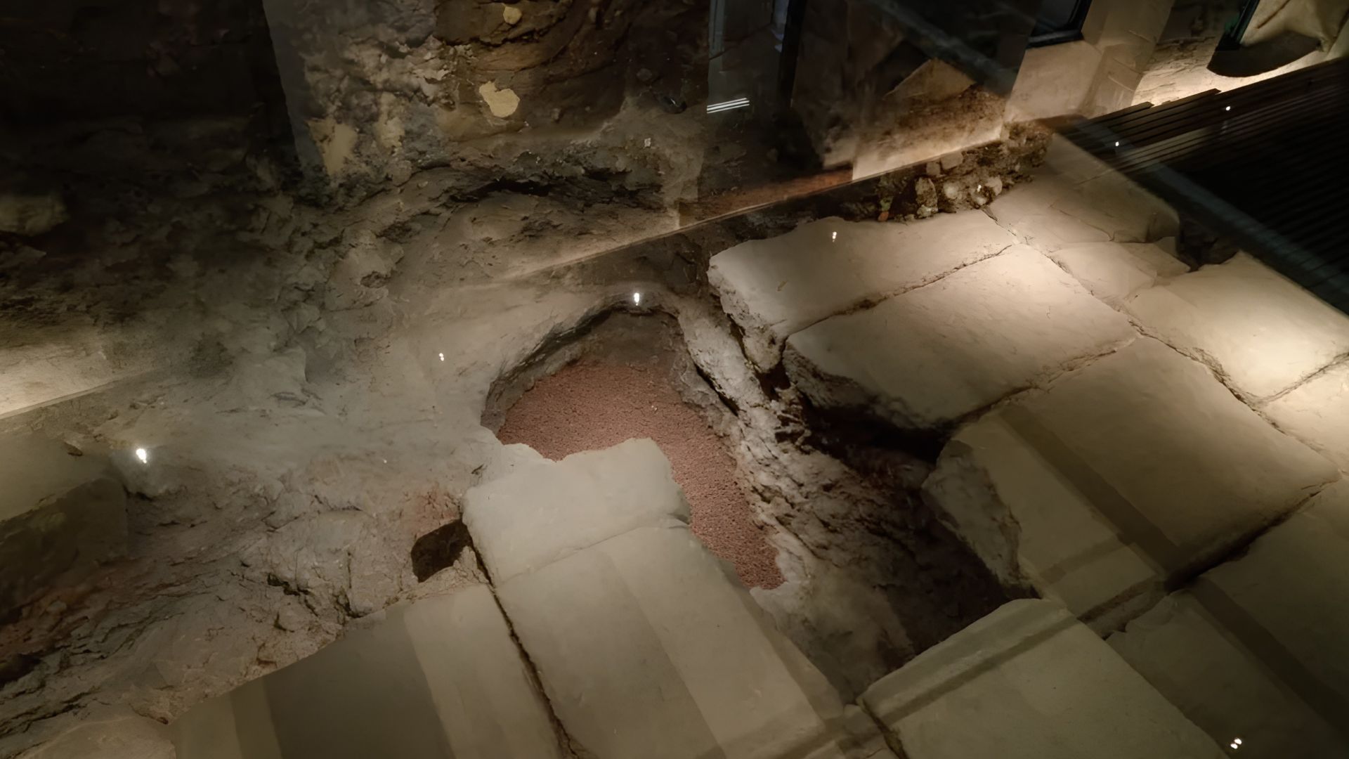 Obra no Gran Hotel Barcino revelou parte do fórum da antiga Barcino e obrigou arqueólogos a rever a orientação da cidade romana de Barcelona.