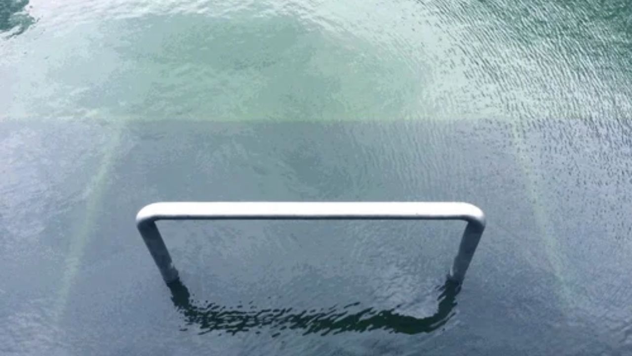Praça alagável Benthemplein em Roterdã usa drenagem contra alagamentos e armazena 1,7 milhão de litros de chuva.