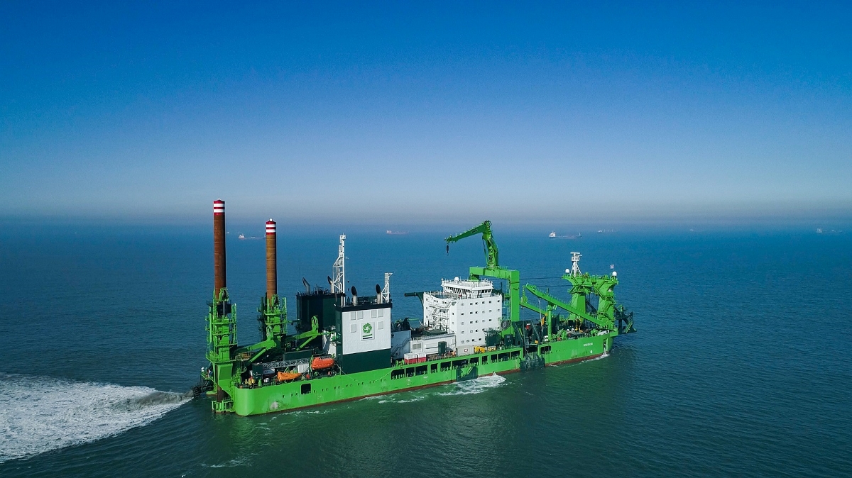 The most powerful dredger in the world looks like a colossal excavator floating on the sea: Spartacus