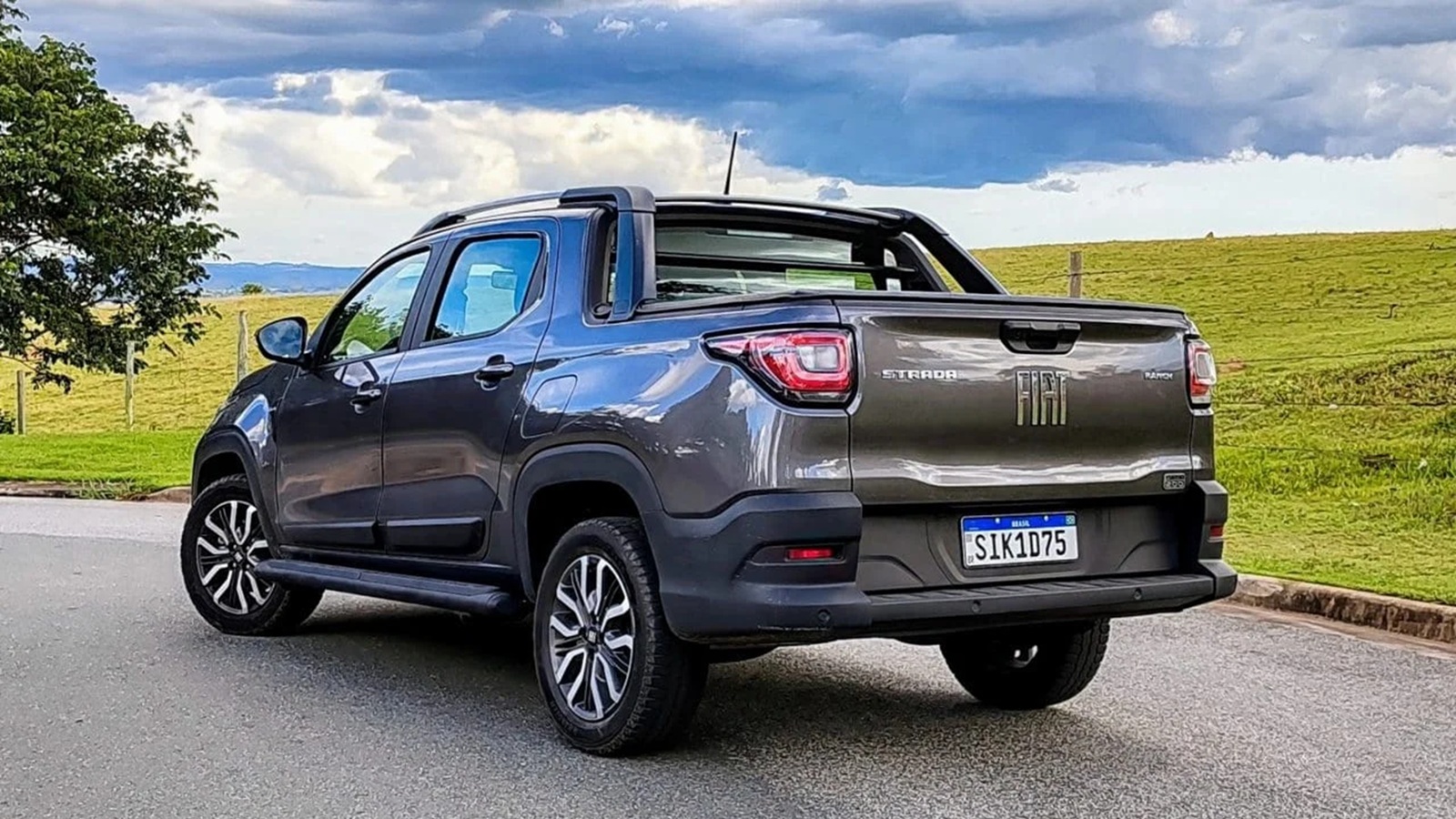 Como a Strada continua líder no Brasil? Fiat aposta em motor 1.3 flex, versão turbo de 130 cv e caçamba de até 1.354 litros para manter a picape no topo do mercado brasileiro