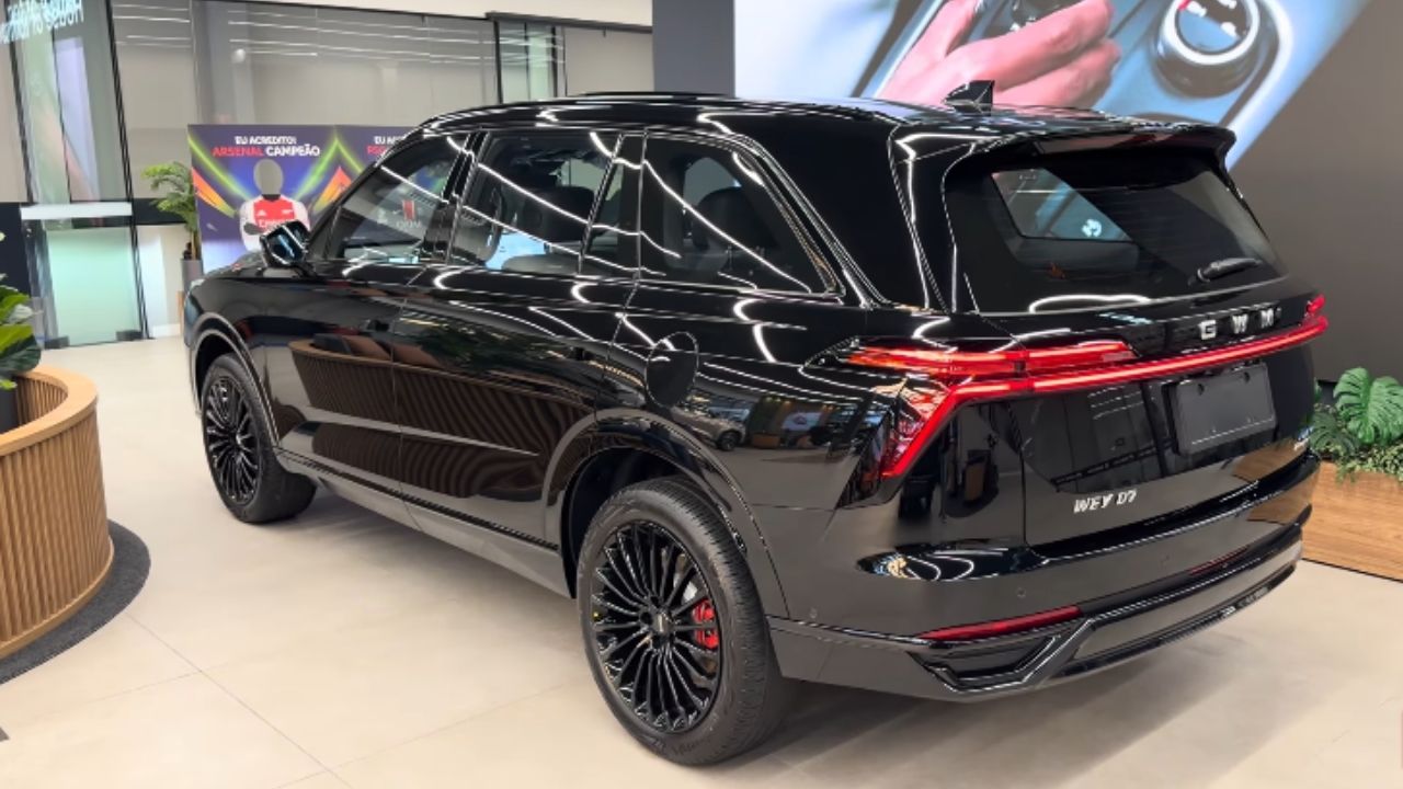 SUV chinês GWM Wey 07 Dark Edition chega com 512 cv, seis lugares e mira Toyota SW4 no Brasil.