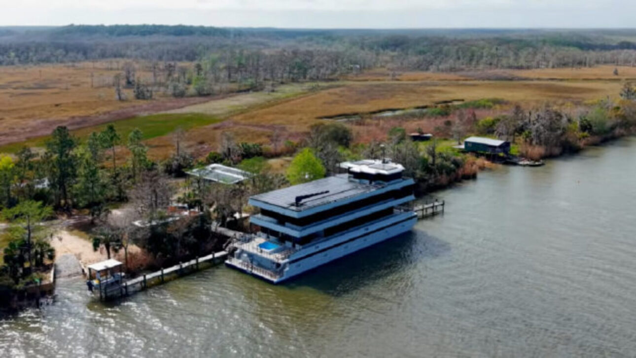 Millionaire floating mansion