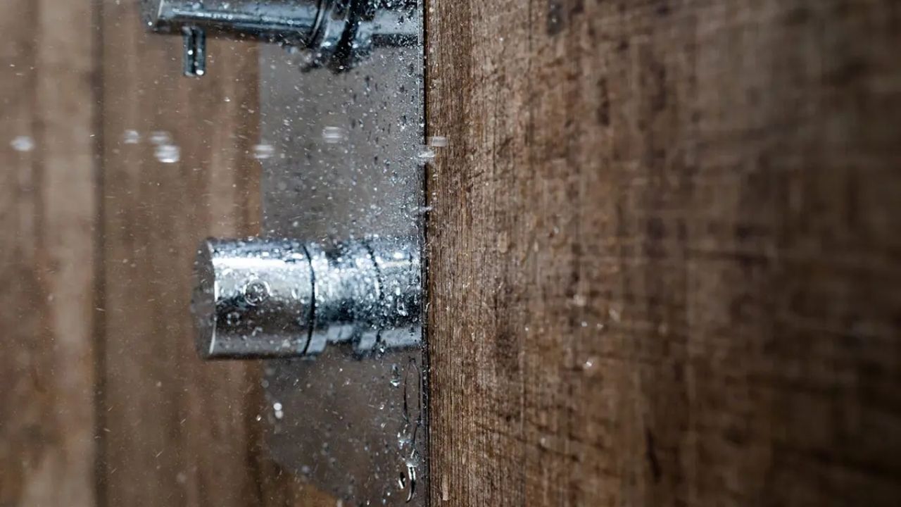 Paneles laminados para baño aceleran reforma sin azulejo y sin juntas, reduciendo juntas difíciles de limpiar.