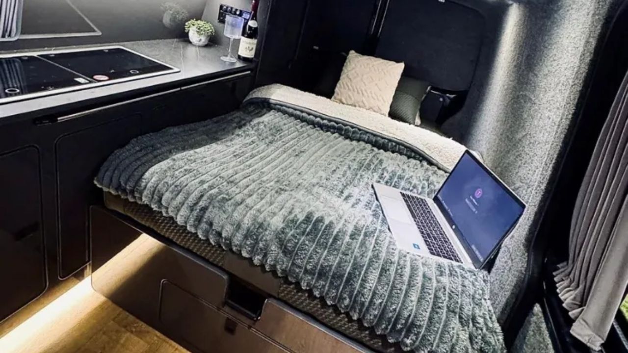 Aluguel levou Troy à van adaptada VW Transporter, com trabalho remoto, economia mensal e vida mais barata no Reino Unido.