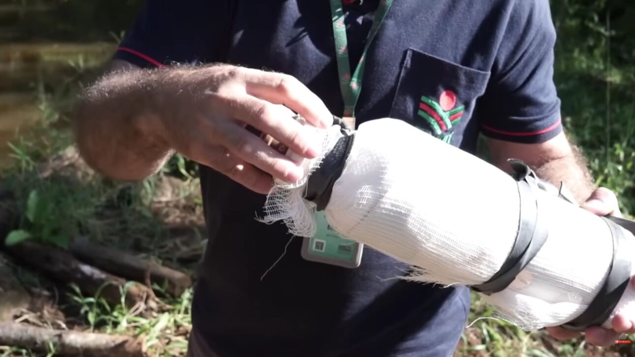 Em Fraiburgo, um equipamento simples movido pelo golpe da água leva o líquido morro acima sem luz e recalca até 30 metros de altura, diz técnico da Epagri.
