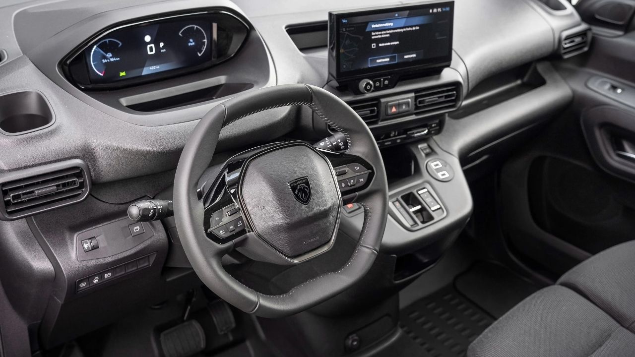 Stellantis renova Berlingo e Partner após anos de espera e leva vans espanholas à Argentina com motor 1.6 HDI, 865 kg de carga e mais tecnologia para comerciantes que precisavam de furgões (4)