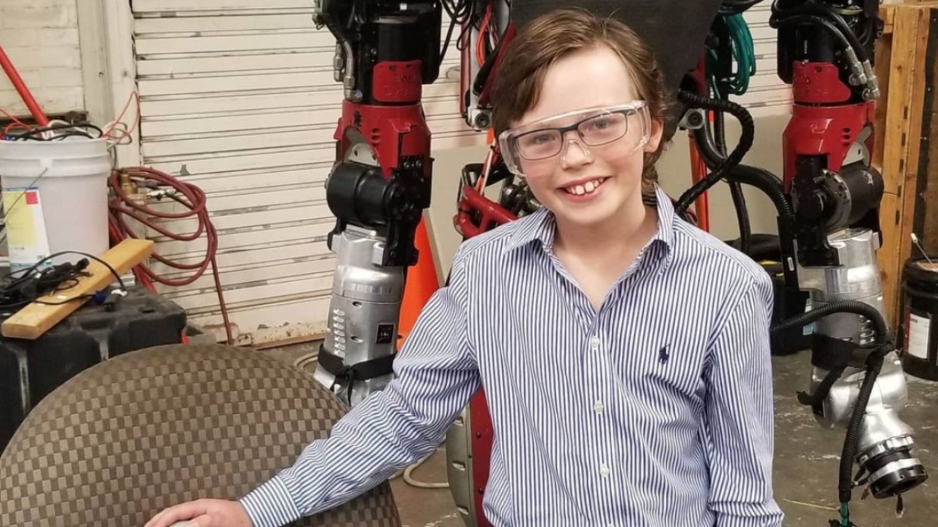 Superdotado de 12 anos, Mike Wimmer se formou na escola e na faculdade na mesma semana, fez o discurso de formatura e fundou duas empresas nos Estados Unidos.