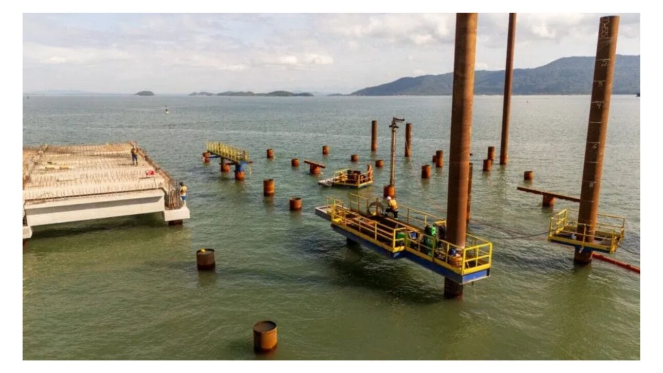 O Tesc concluiu a cravação das estacas de aço no mar e chegou à metade da obra do píer, que vai permitir atracar dois navios no terminal.