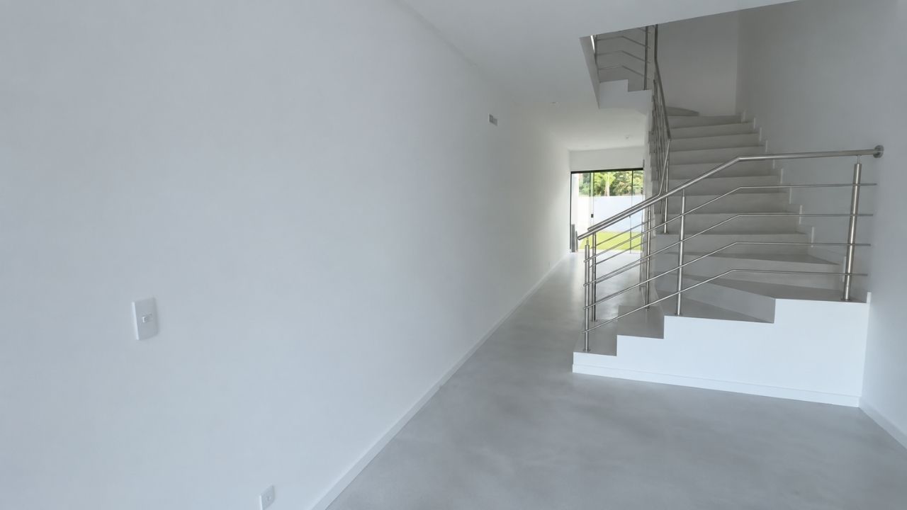 Popular house in Blumenau turns into compact townhouses with two spaces in Minha Casa Minha Vida.
