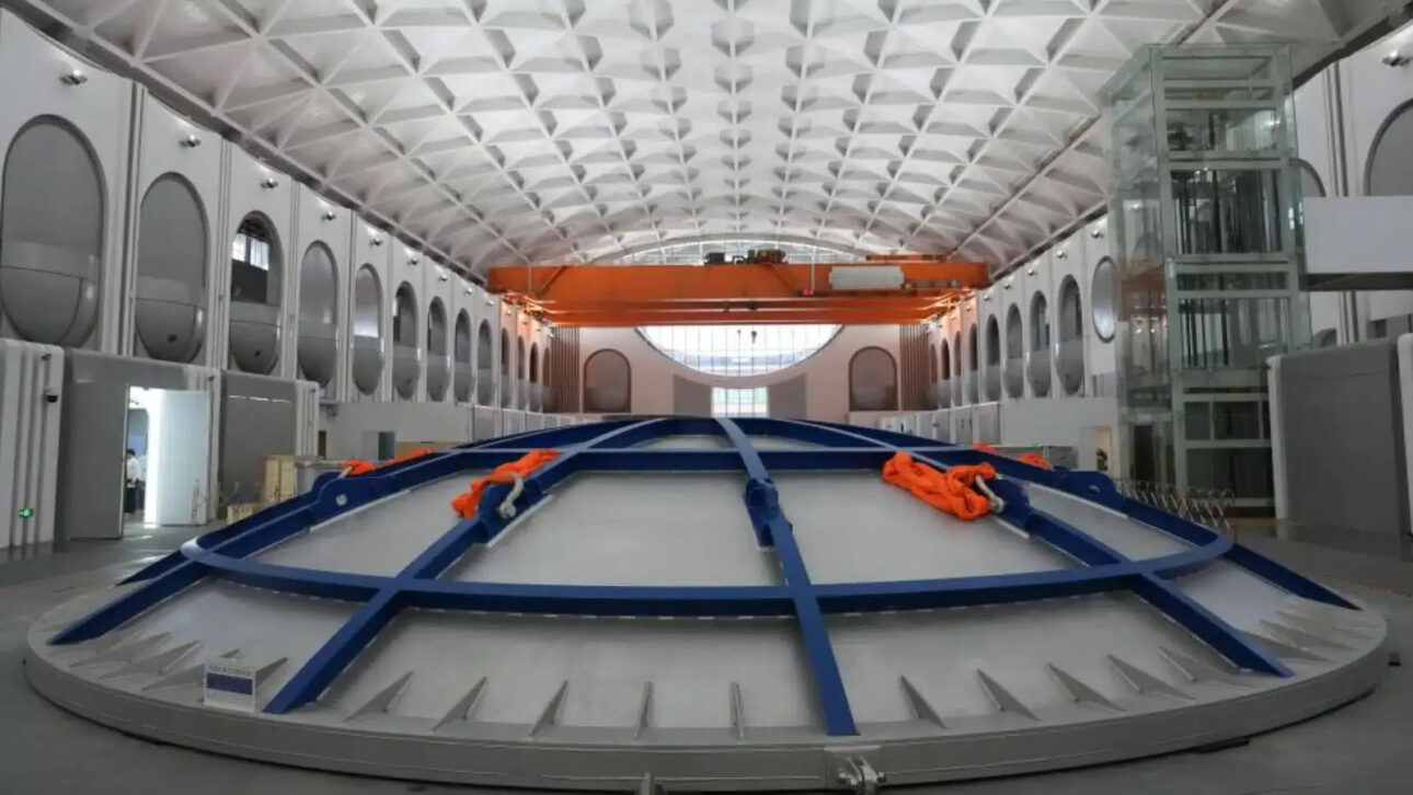 Máquina de hipergravidade chinesa impressiona cientistas ao criar forças centenas de vezes maiores que a gravidade da Terra, comprimindo tempo e espaço para testar desastres naturais, mudanças climáticas, materiais extremos e organismos biológicos