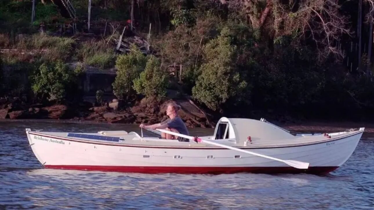 Tom Robinson cruzou o Pacífico sozinho num barco de madeira, remou 13 mil km, naufragou perto de terra e entrou para o Guinness como o mais jovem a fazê-lo.