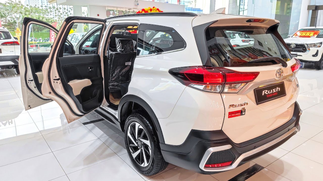 Toyota Rush é vendido na Indonésia com 7 lugares, motor 1.5 de 103 hp, câmbio manual ou automático e preço inicial perto de R$ 81 mil.