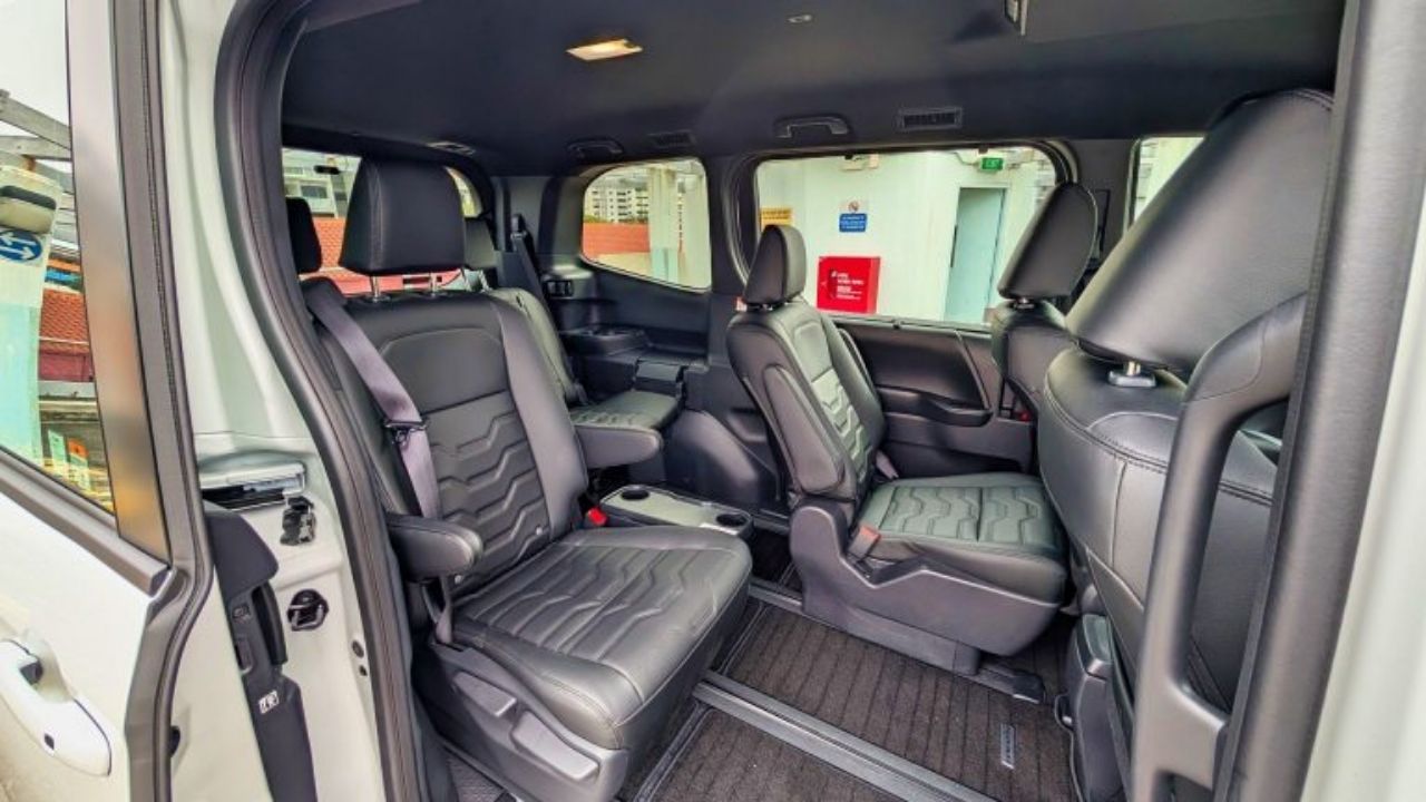 Toyota Noah Hybrid 2026 no Japão tem motor 1.8 híbrido e consumo de até 23,8 km/l em minivan familiar.