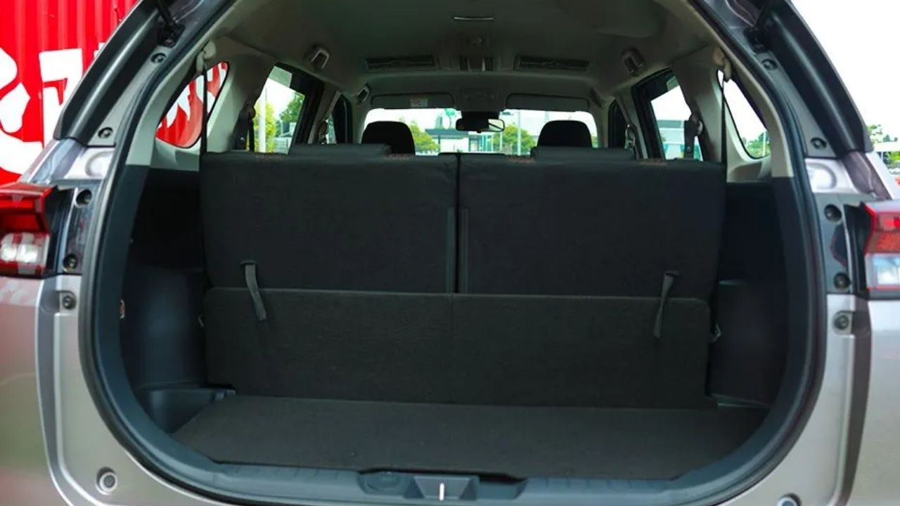 Toyota Avanza na Indonésia tem 7 lugares e preço convertido menor que Chevrolet Spin, reacendendo comparação com carros familiares.