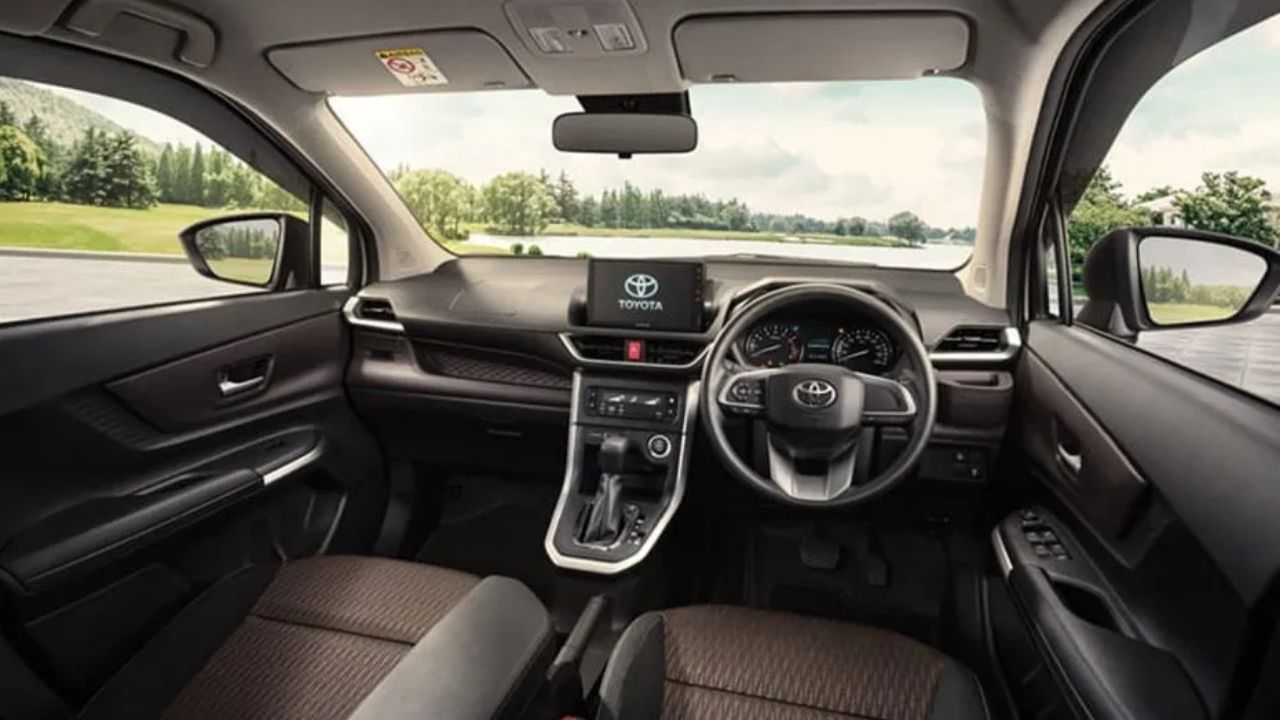 Toyota Avanza na Indonésia tem 7 lugares e preço convertido menor que Chevrolet Spin, reacendendo comparação com carros familiares.