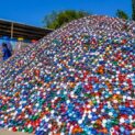 Tampinhas viram cadeiras de rodas em Praia Grande: a Gincana Verde converteu 7 t de lixo reciclável em 43 cadeiras e inclui óleo de cozinha em 2026.