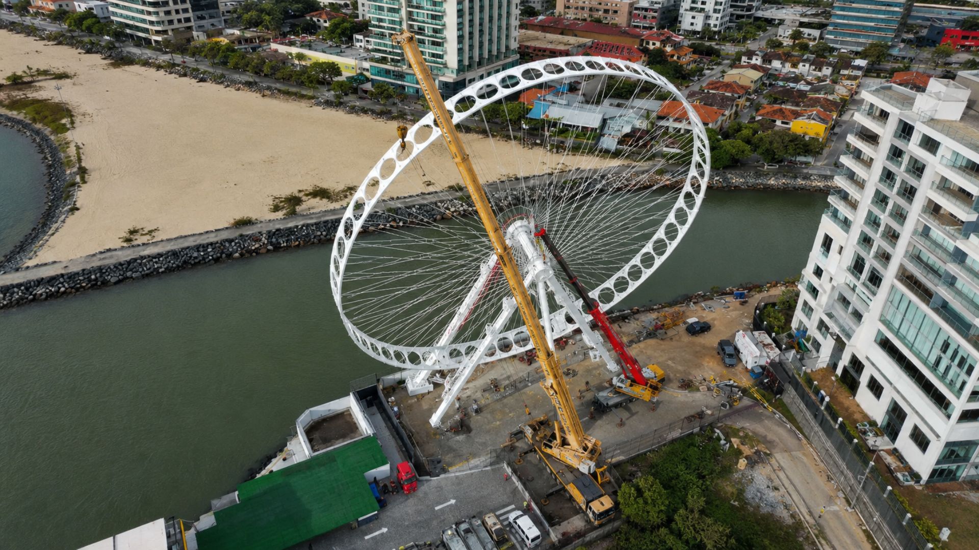 A roda-gigante It! Wheel, de R$ 50 milhões, terá 60 metros e 30 cabines em Itapema, e promete virar a nova atração turística da cidade.