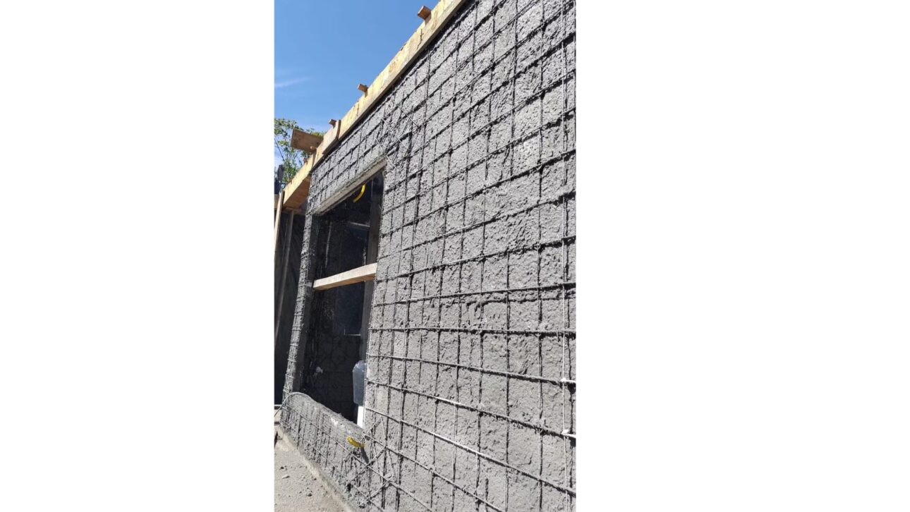 Paredes de isopor são reforçadas com concreto — Foto: Arquivo Pessoal