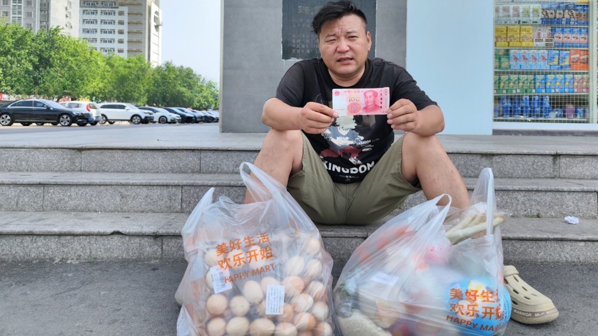 Gangzi foi ao supermercado na China com um dia de salário e encheu o carrinho. O custo de vida na China e o preço dos alimentos revelam poder de compra diferente.