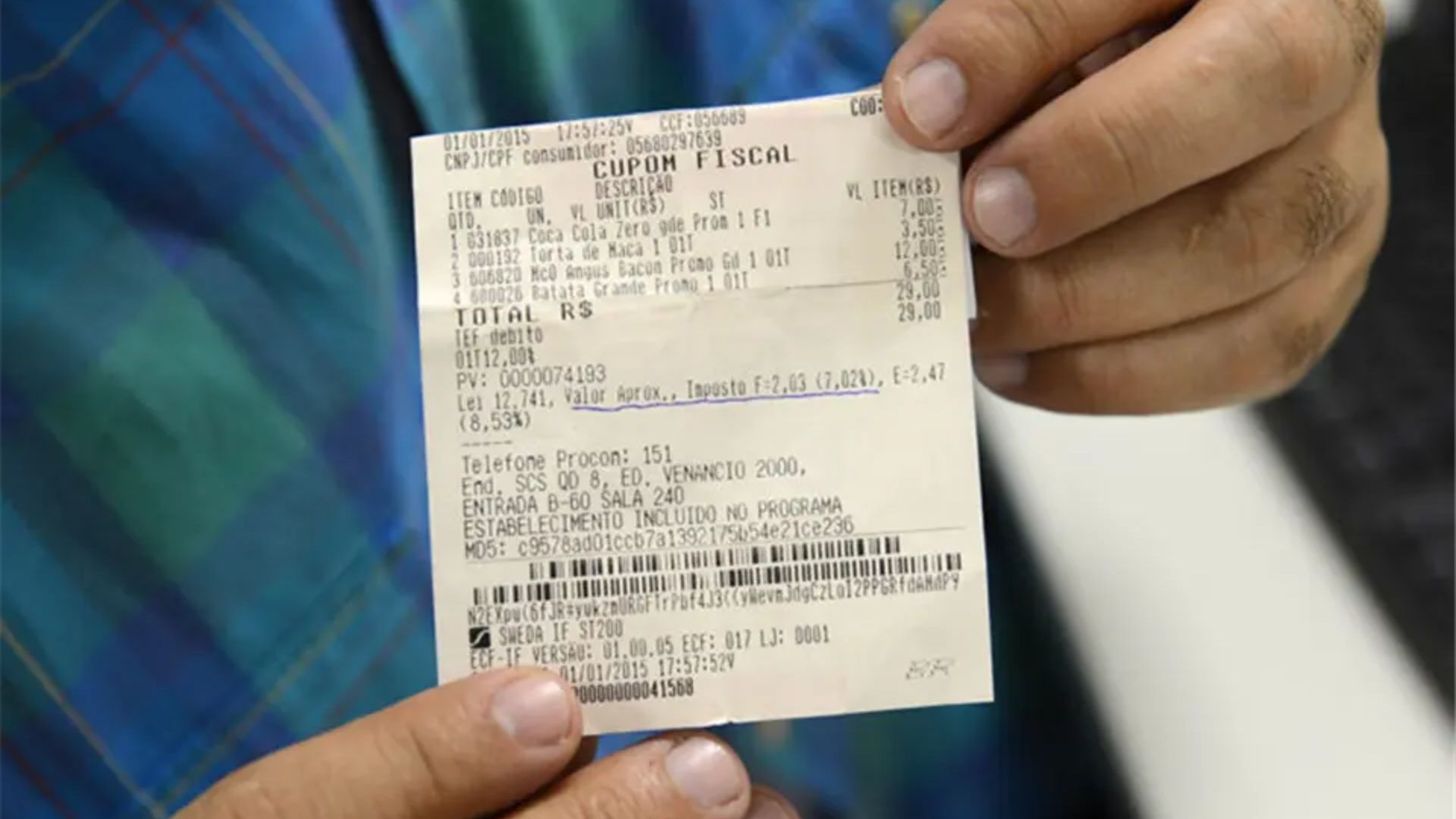 Um homem pediu CPF na nota em compra de R$ 6,50 no Distrito Federal e ganhou R$ 50 mil no sorteio Nota Legal. O prêmio que veio de uma passadinha no supermercado.