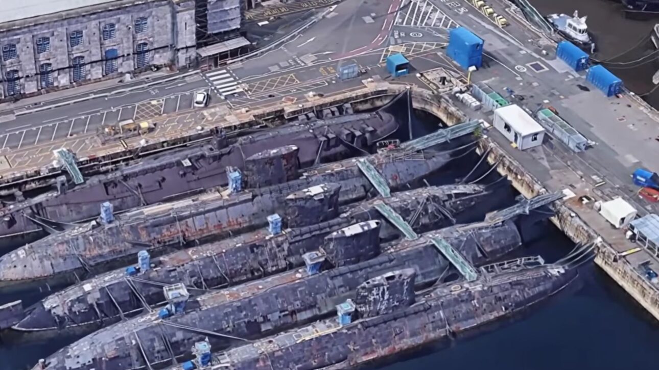 Desmontar um submarino nuclear aposentado é uma das operações mais perigosas do mundo, com reatores radioativos que precisam ficar isolados e enterrados por séculos.