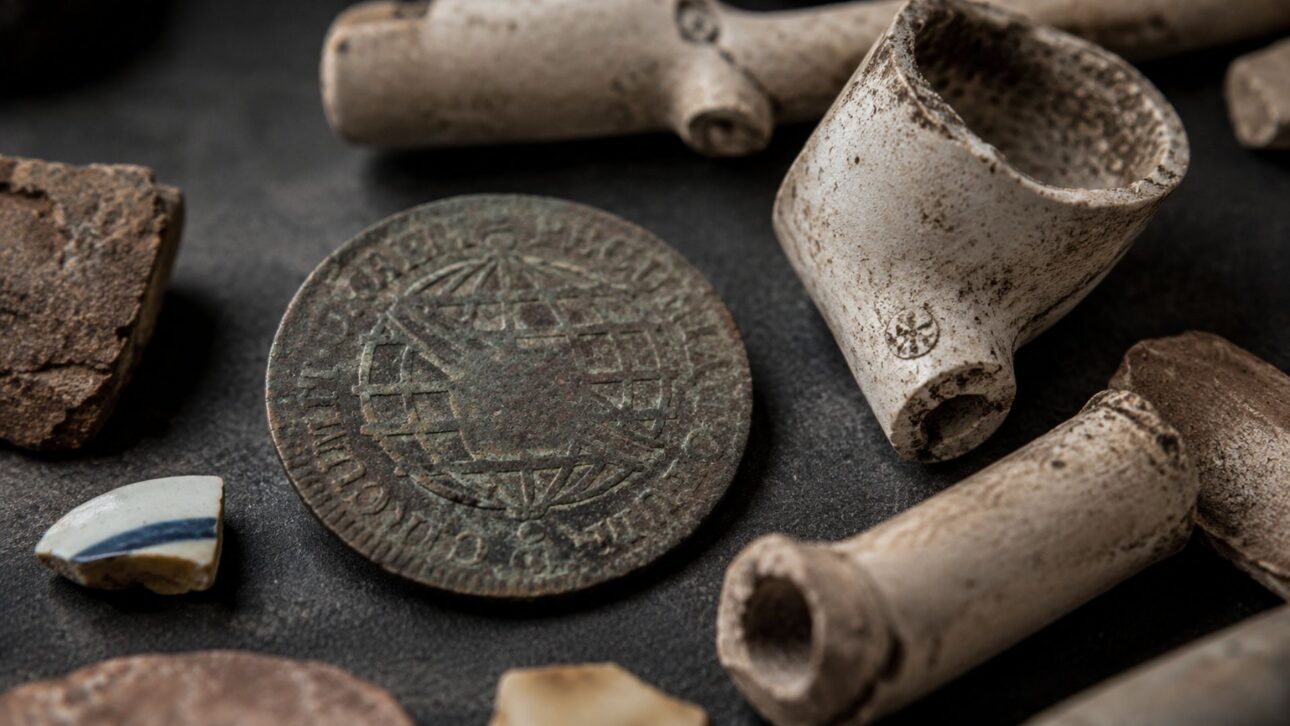 In Parque Residência, in Macapá, archaeology found a coin from 1775, Dutch pipes, and indigenous ceramics: an 18th-century treasure of Amapá.