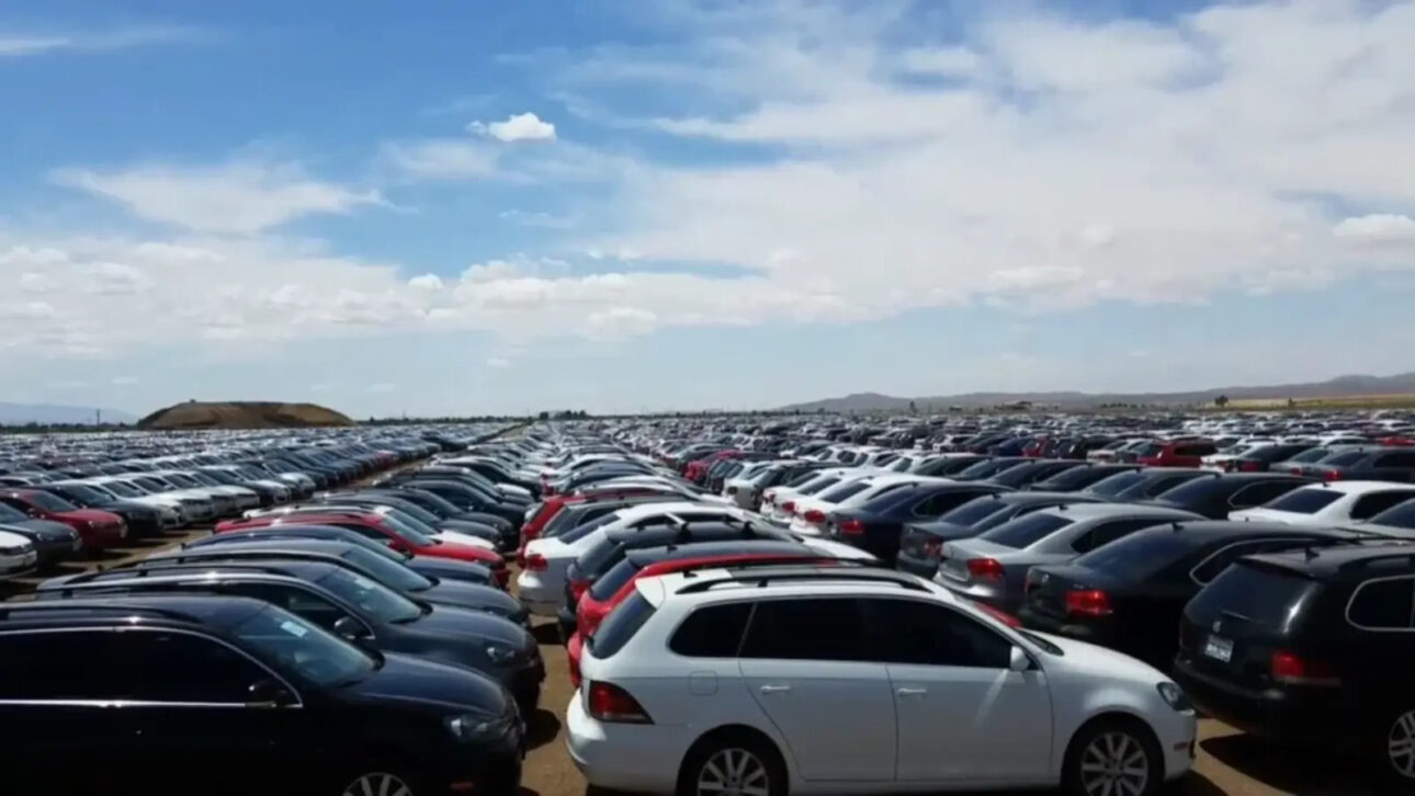 Miles de coches terminaron en el desierto