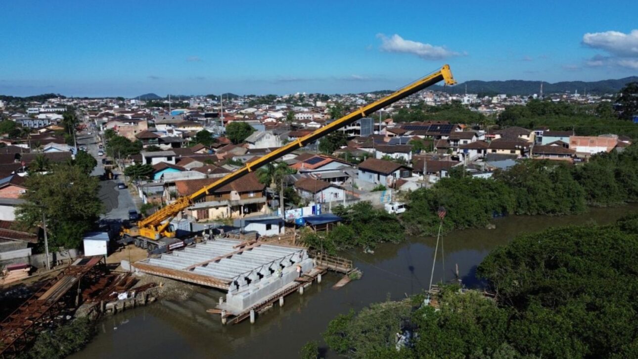 Anêmonas Bridge in Joinville advances with beam launching
Photo: Disclosure/Joinville City Hall/