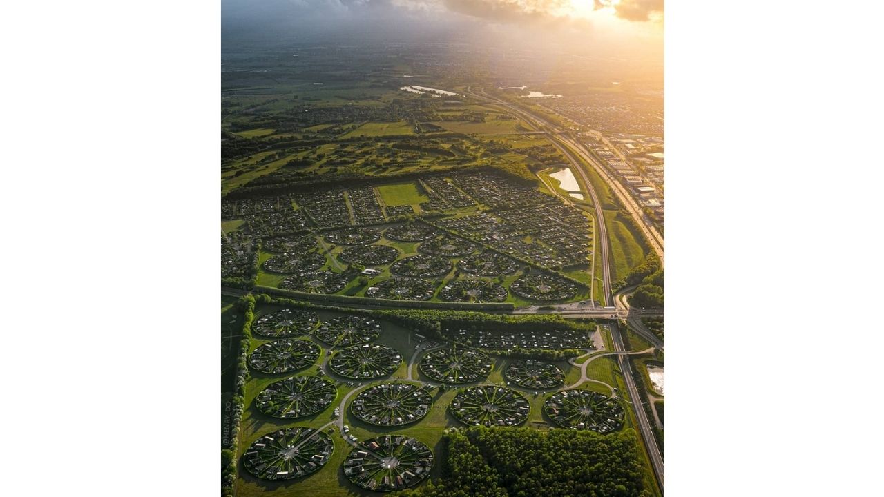 Cidade circular de Brøndby Haveby, perto de Copenhague, reúne jardins circulares e casas de campo.