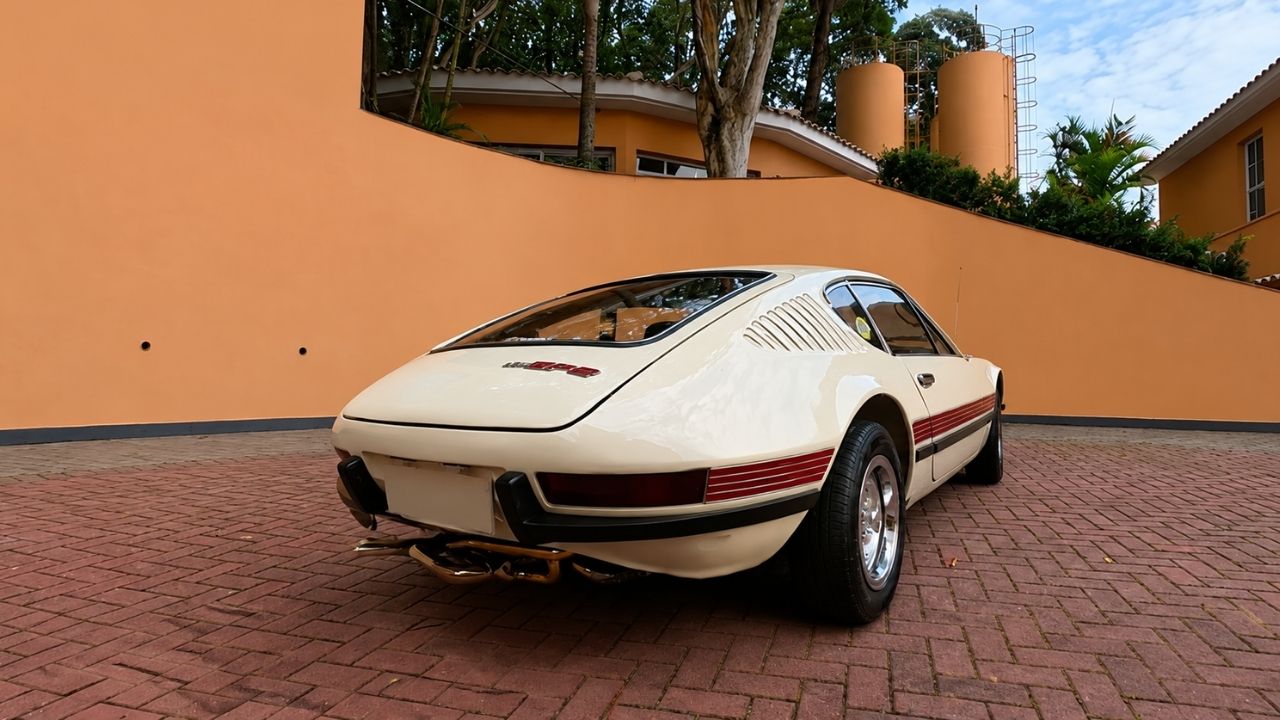 Volkswagen SP2 tem motor boxer de 75 cv, virou clássico brasileiro e atrai colecionadores estrangeiros.