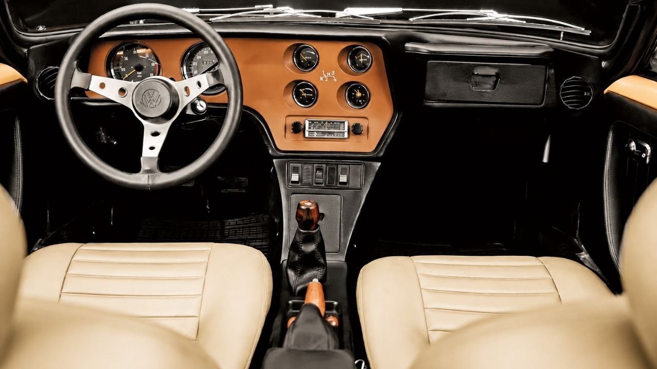 Volkswagen SP2 tem motor boxer de 75 cv, virou clássico brasileiro e atrai colecionadores estrangeiros.