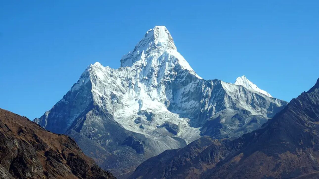 (Nepal Pyramids/Unsplash)
Leia mais em: https://super.abril.com.br/ciencia/monte-everest-cresce-86-cm-na-medicao-oficial/