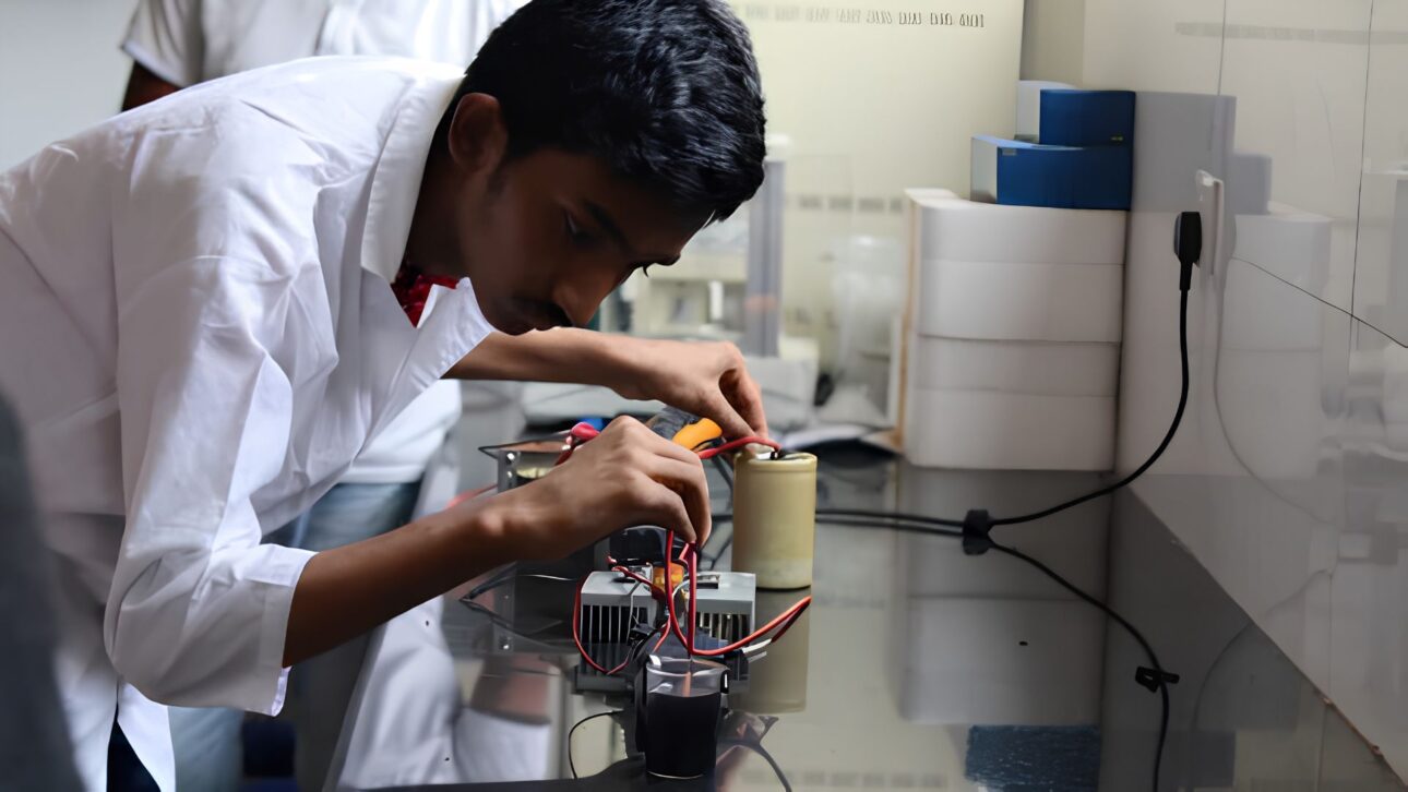 Zabeer Zarif Akhter criou em Bangladesh um purificador de água com plasma e lixo eletrônico