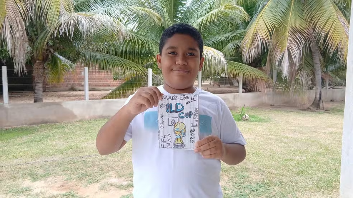 Menino viraliza ao criar álbum de copa desenhado, na Paraíba — Foto: Arquivo Pessoal