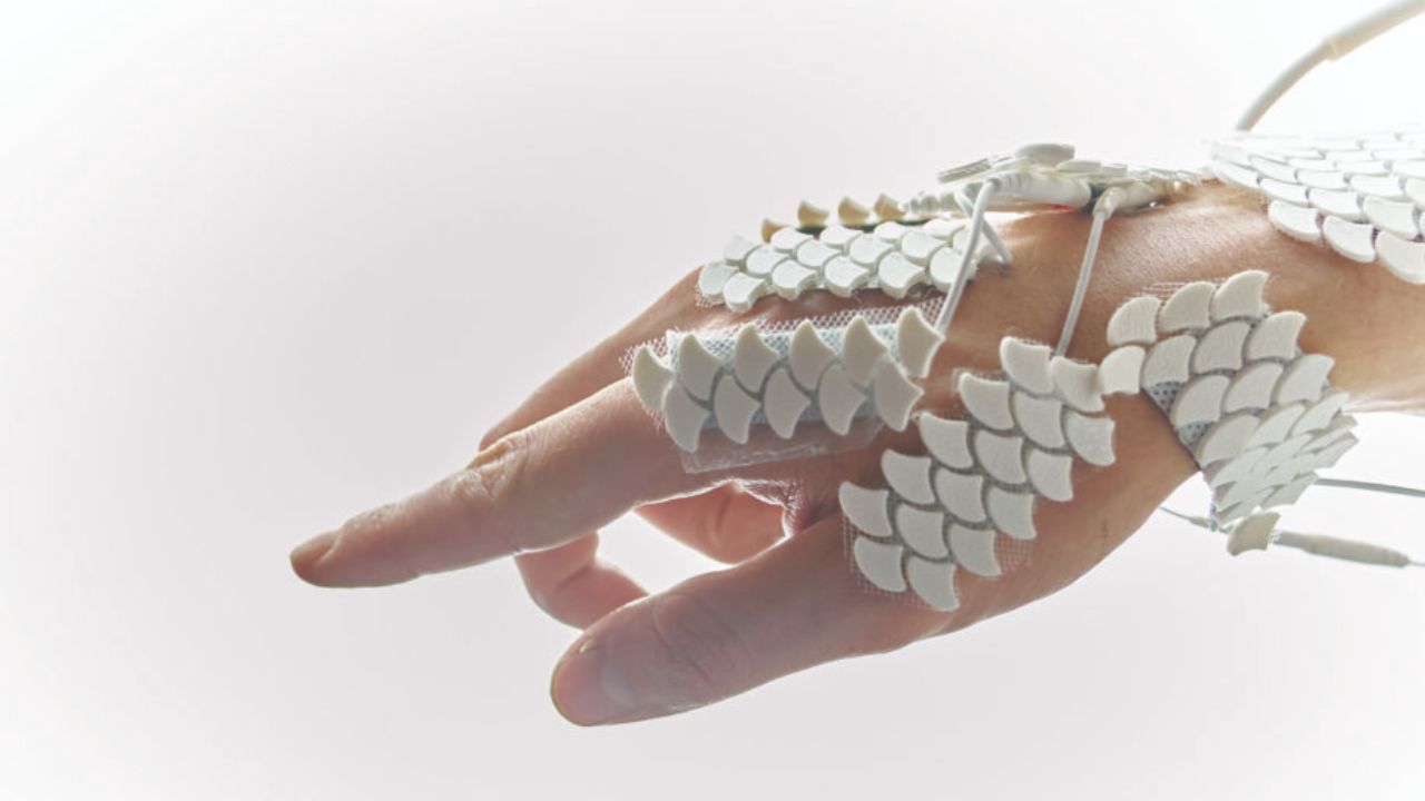 Students create the Human Operator, a system that uses artificial intelligence and electrical stimuli to guide hand movements.