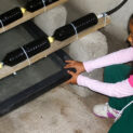 Xóchitl Cruz López criou um aquecedor solar com materiais reciclados, venceu prêmio da UNAM e levou ciência de baixo custo a Chiapas.