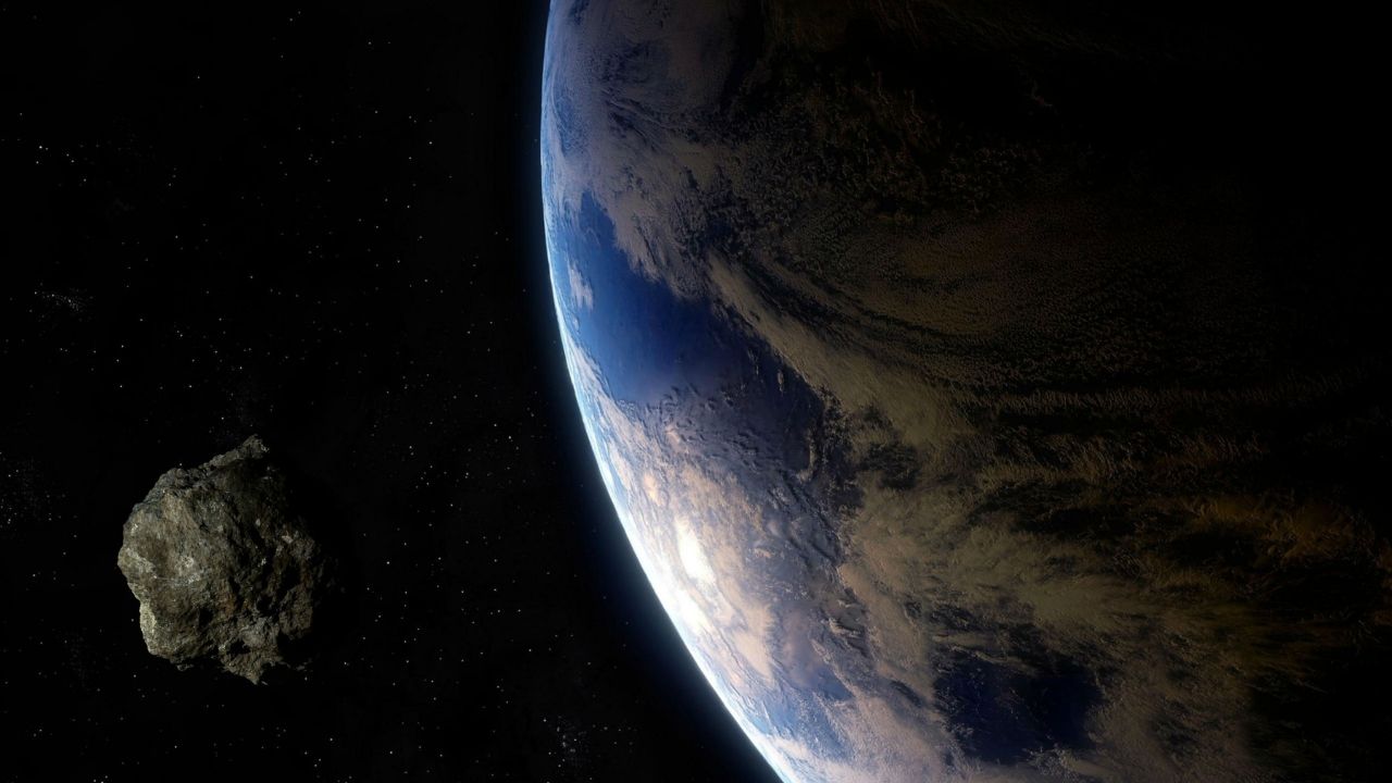 Com velocidade de 8,9 km/s, o asteróide (152637) 1997 NC1 viaja em direção à órbita da Terra. Agência Espacial Europeia descarta riscos de colisão.