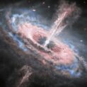 Astrônomos descobrem vento ultravioleta recorde em quasar distante, impulsionado por um buraco negro supermassivo.