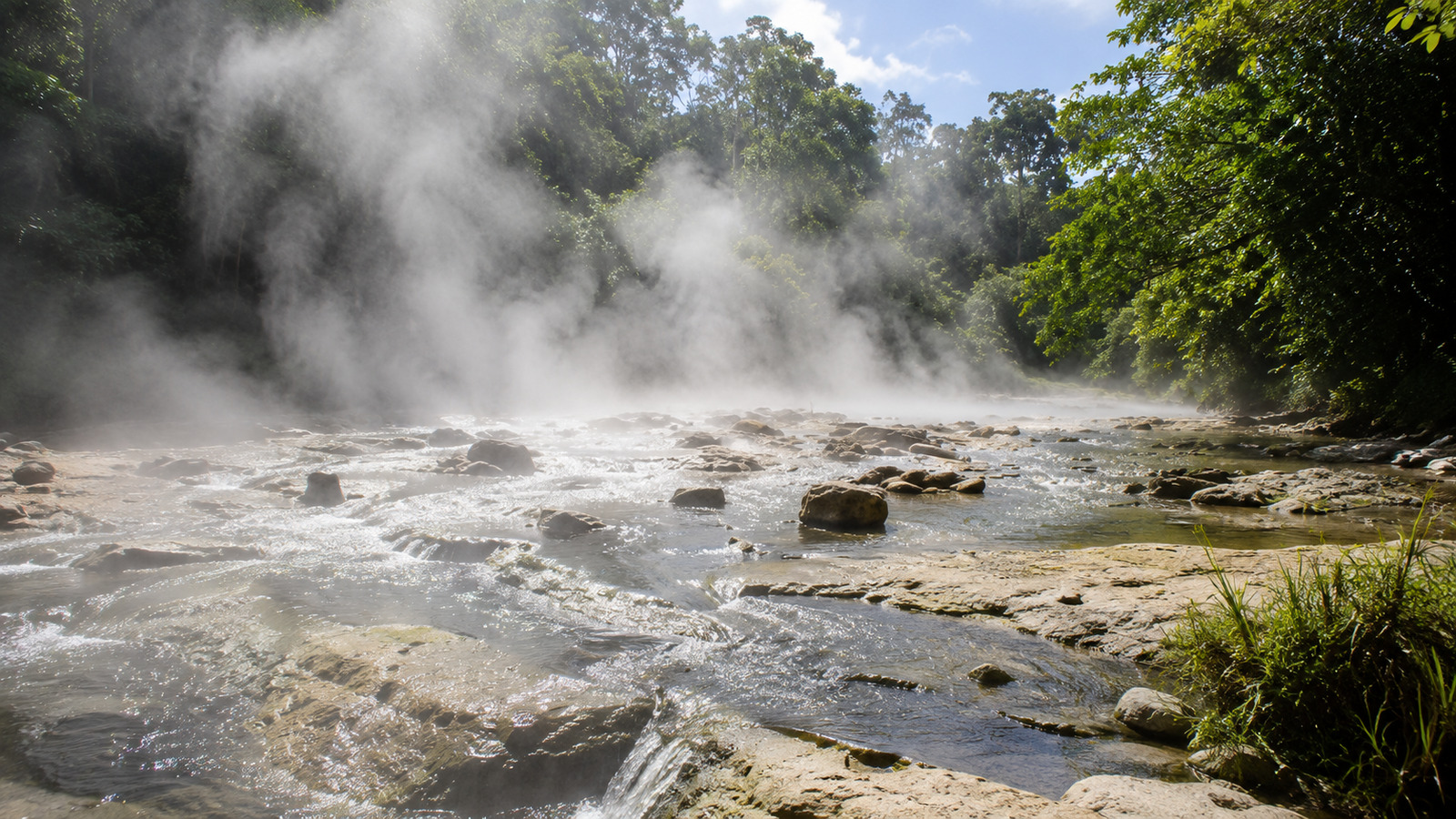 Rio fervente na Amazônia