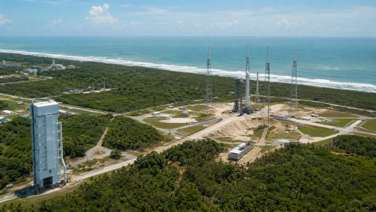 Situada no litoral do Maranhão, pertíssimo do equador, a base oferece economia de combustível nos lançamentos.