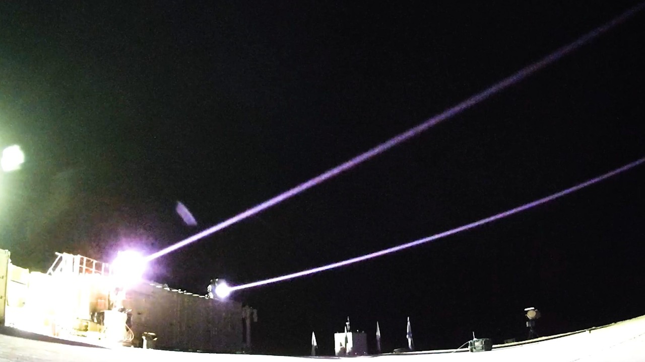 O laser de combate Iron Beam, de Israel, entra em operação de verdade e passa a abater drones por cerca de três dólares