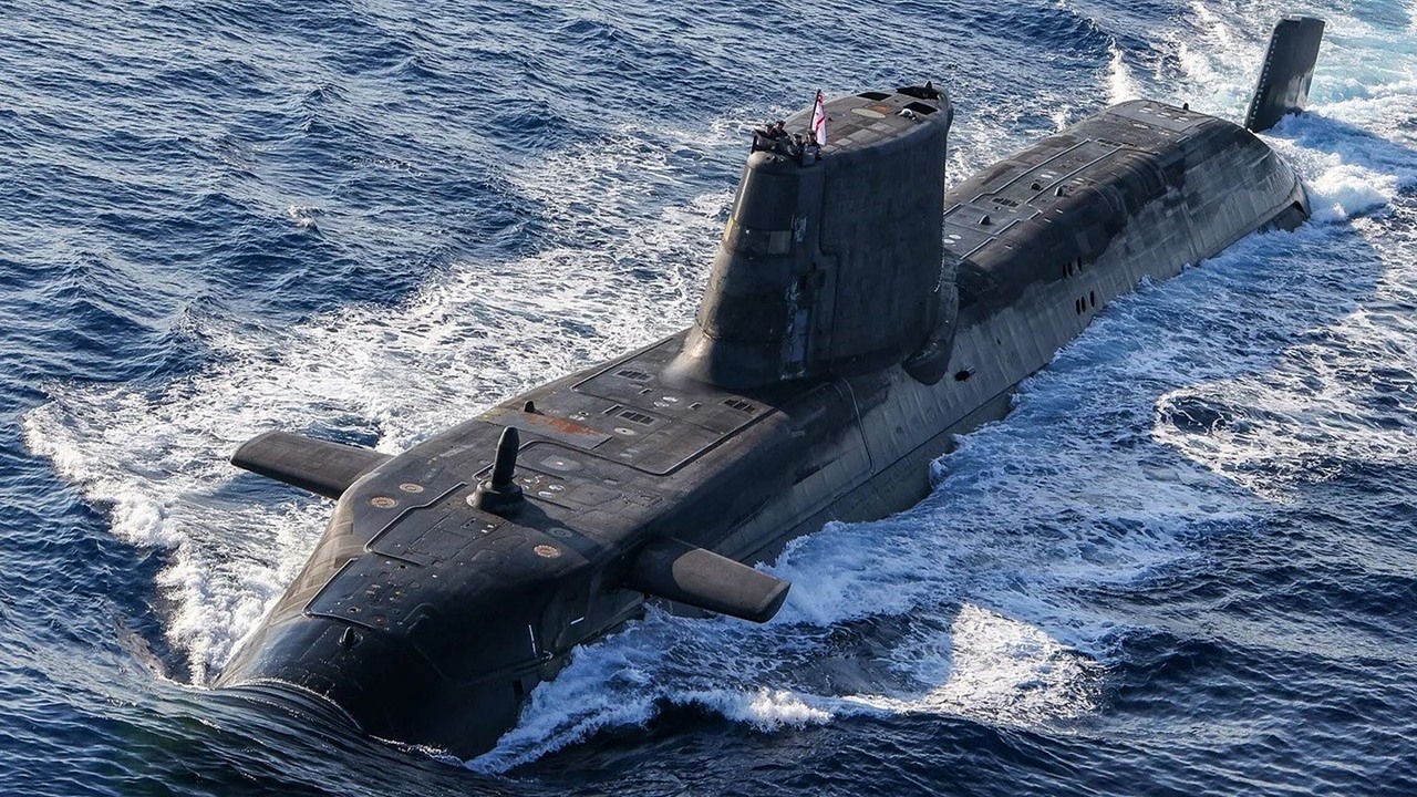 A França começou os testes no mar do submarino nuclear de ataque De Grasse, peça da renovação da sua frota silenciosa qu