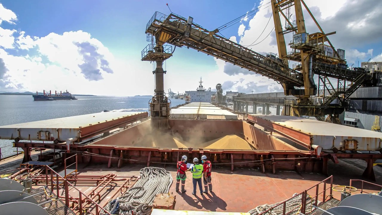 Os portos do Arco Norte engolem a safra recorde e tiram do Sul a coroa de maior corredor de grão do Brasil